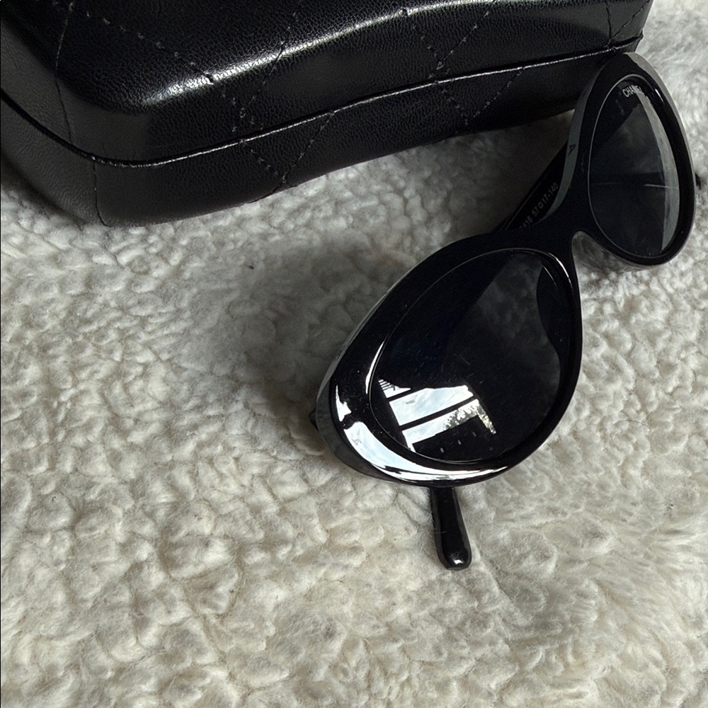 Elegant Black Sunglasses